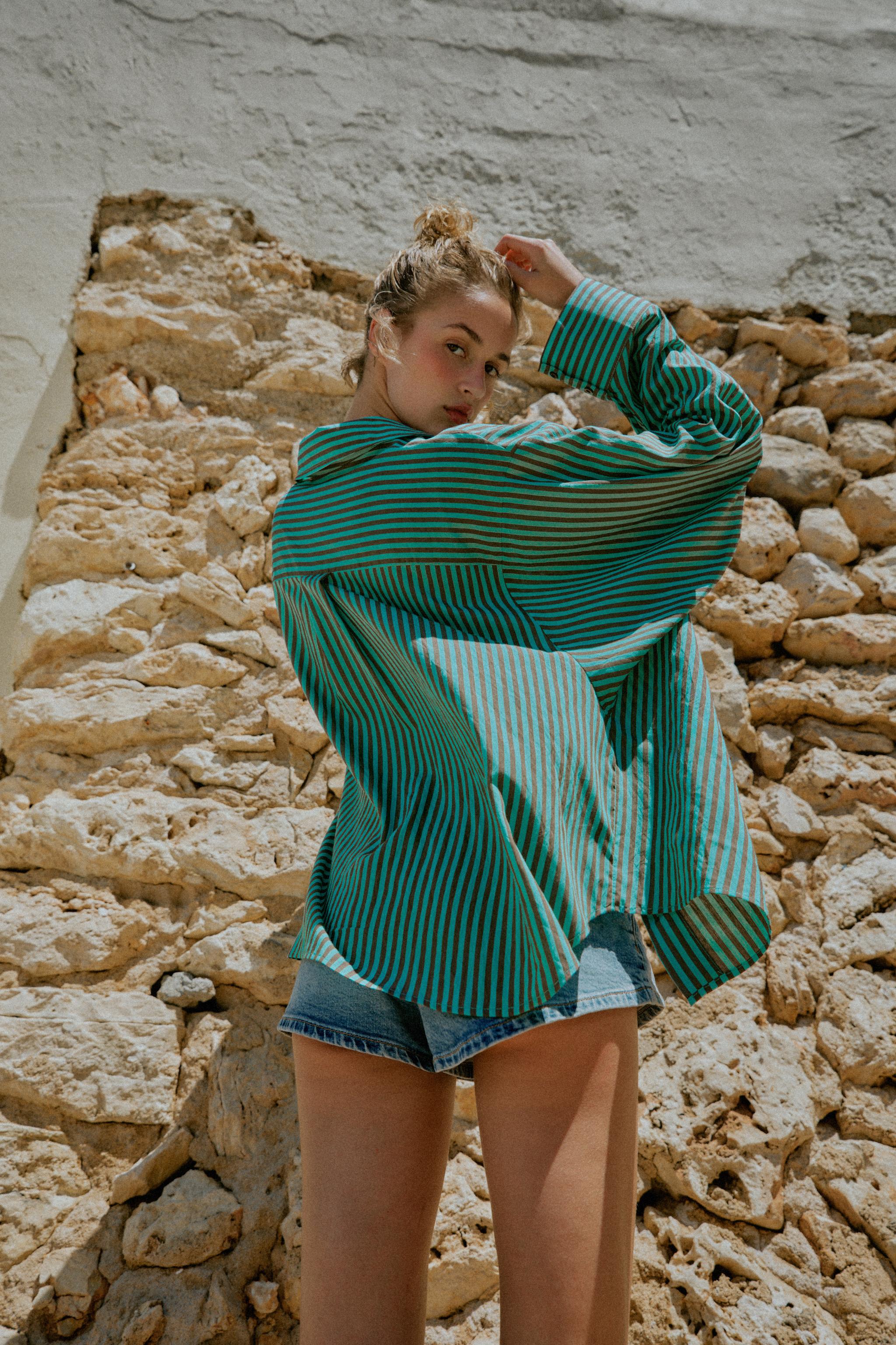 Женские рубашки Zara OVERSIZED STRIPED SHIRT — фото 6