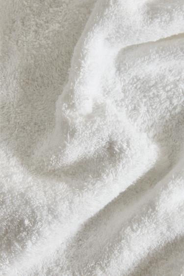 BATH TOWEL WITH LEAF EMBROIDERY APPLIQUÉ - Gold by Zara