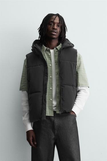 CHALECO ACOLCHADO CAPUCHA REGULAR FIT - Negro de Zara