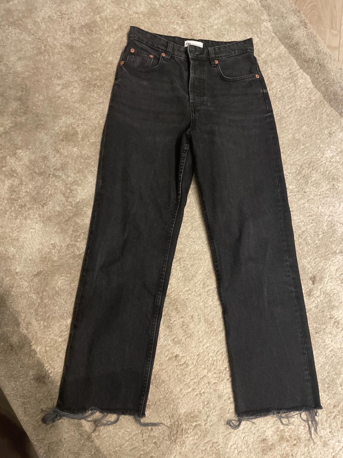 STRAIGHT JEANS