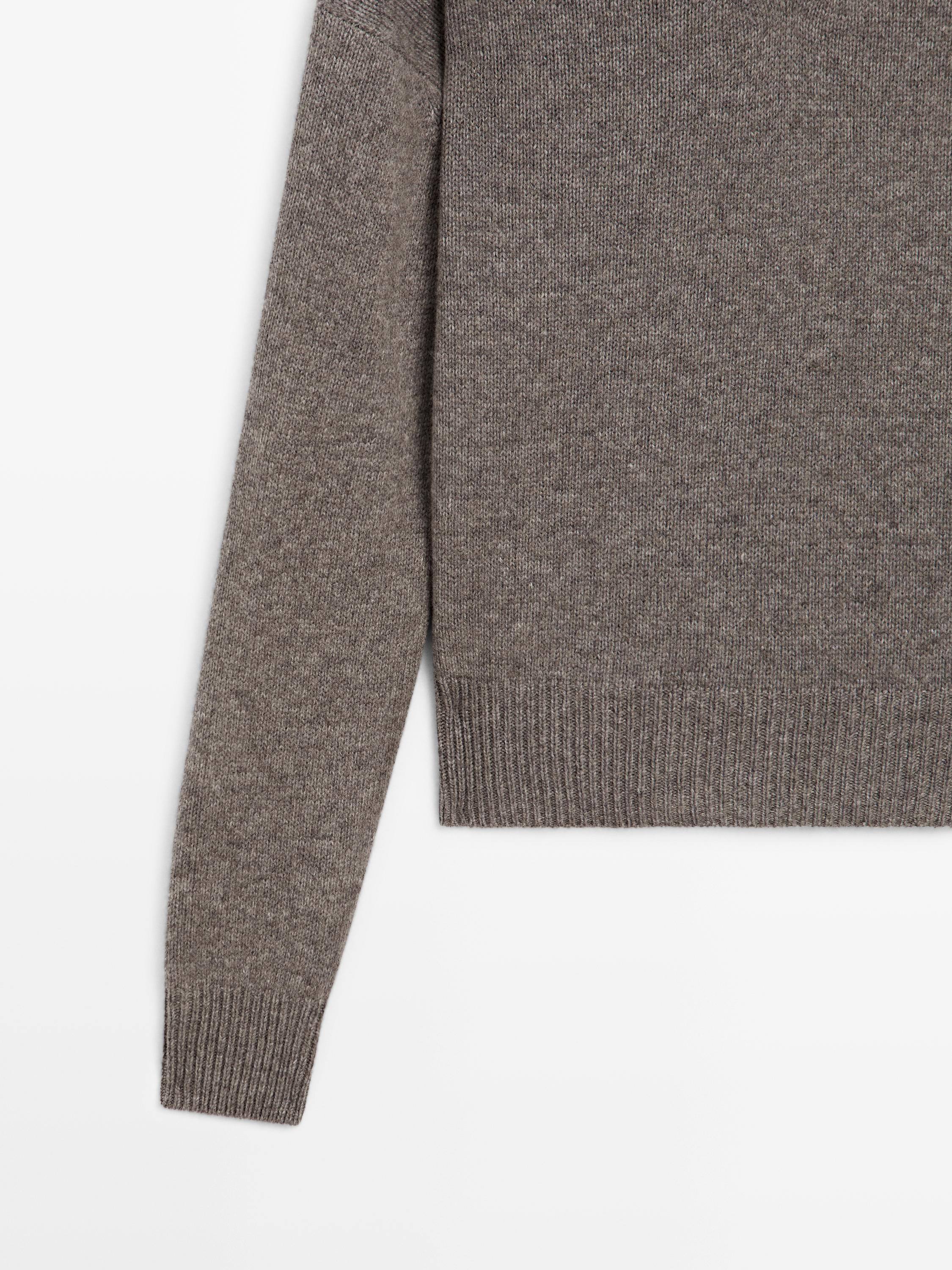 100% wool V-neck knit sweater