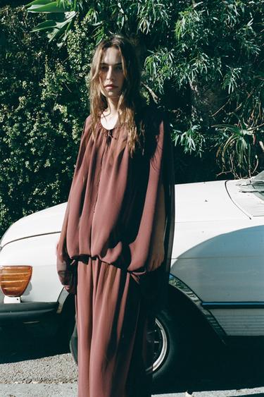 ROBE LONGUE FLUIDE - Marron de Zara