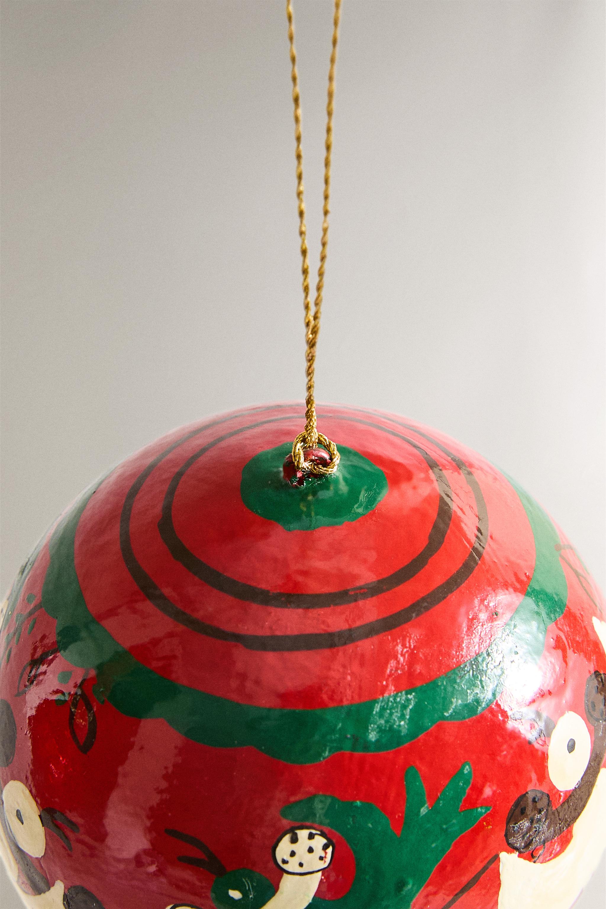 CHRISTMAS TREE BALL ORNAMENT WITH CHICKENS