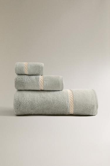 EMBROIDERED CORD BATH TOWEL - Mid-green by Zara
