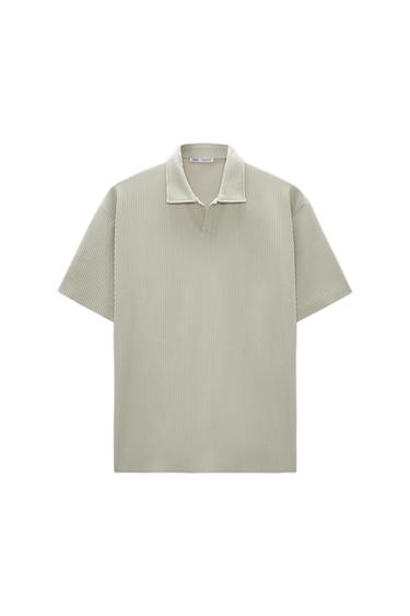 Beige knitted shirt with an open collar and short sleeves, white background. Visible label on the collar with "Zara" text.