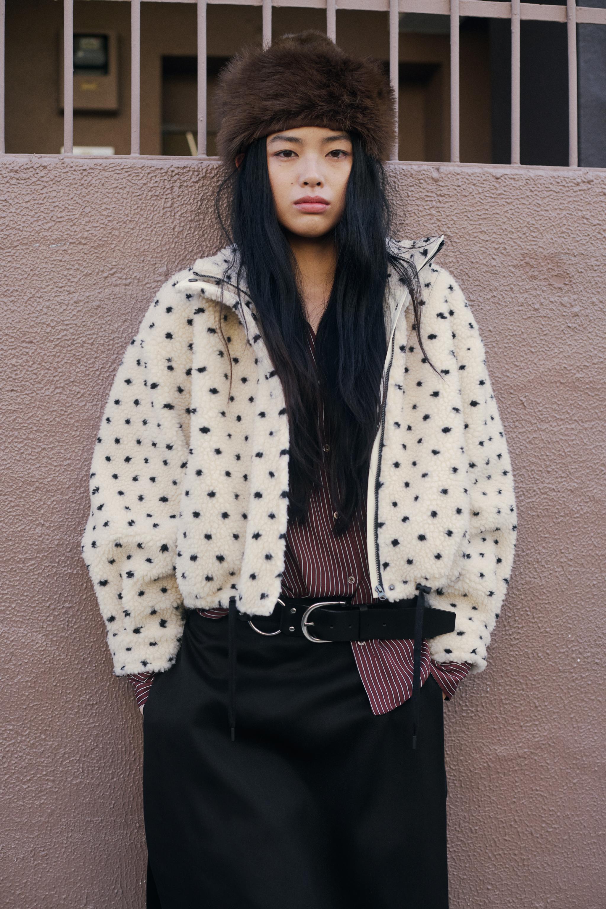 ZARA ホワイト ショートジャケット ZARA ブラック ショートジャケット ZARA ホワイト ショートジャケット ZARA ブラック ショートジャケット