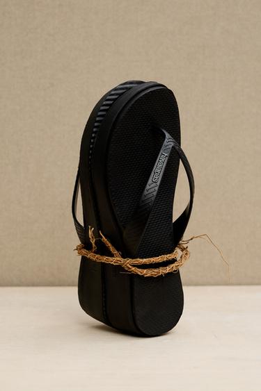 SANDALIAS PLATAFORMA HAVAIANAS ® x ZARA - Negro de Zara