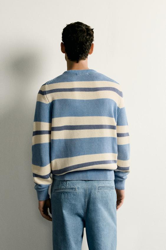 Żakardowy sweter regular fit w paski z efektem prania