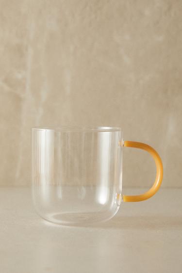 KRUS I GLAS MED FARVET HÅNDTAG - Gul fra Zara