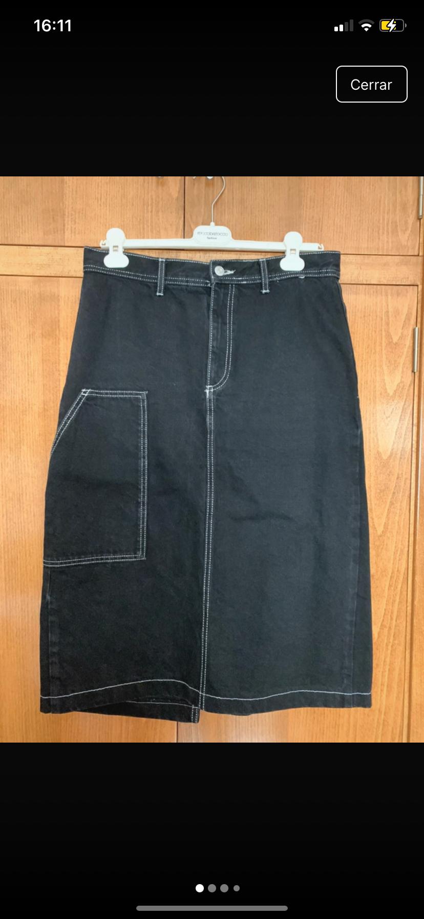 TOPSTITCHED SKIRT WITH FRONT SLIT