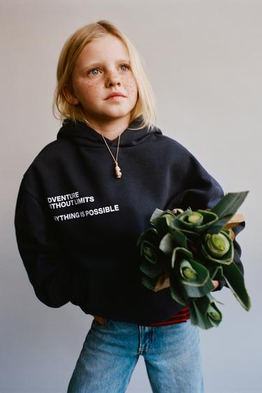 سترة بقلنسوة بنقشة كتابة - أزرق by Zara