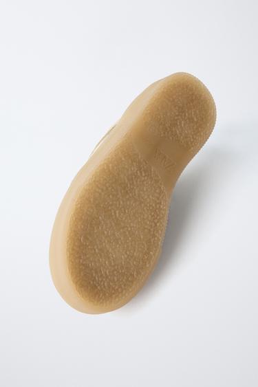 CHAUSSURES EN CUIR BORDÉES - Blanc écru de Zara - Image 6