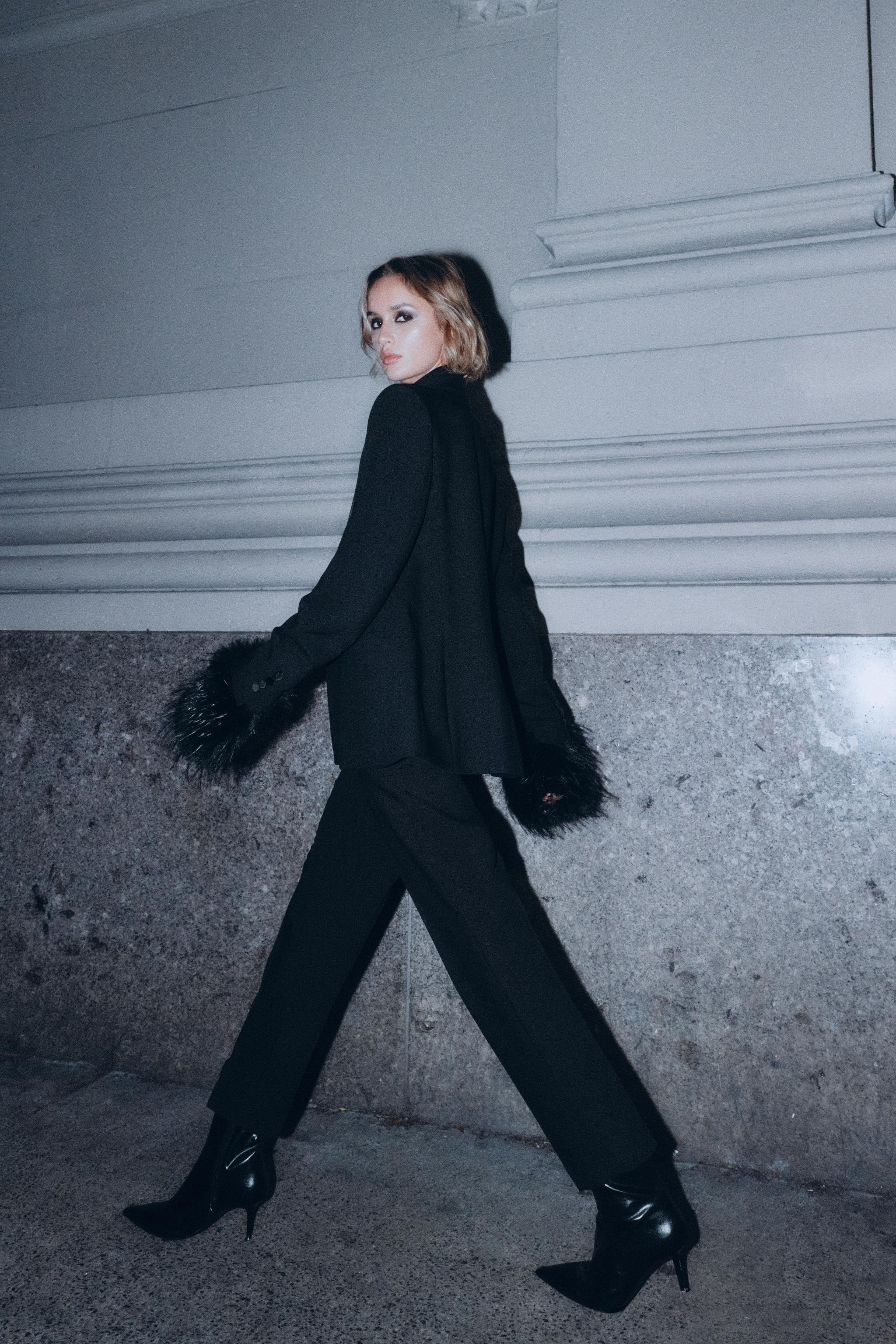 HIGH-WAISTED BELTED PANTS