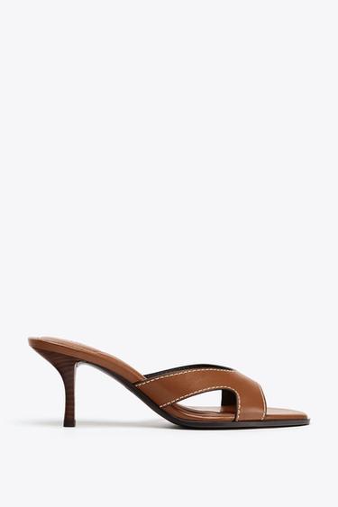SANDALES À TALONS SURPIQÛRES - Marron de Zara