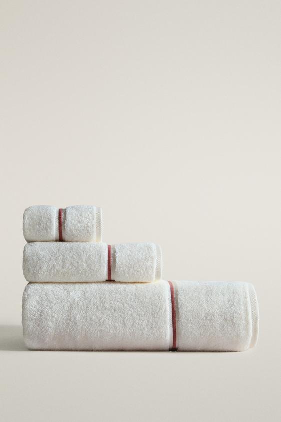 SCALLOPED BATH TOWEL - Pale pink by Zara - Image 0