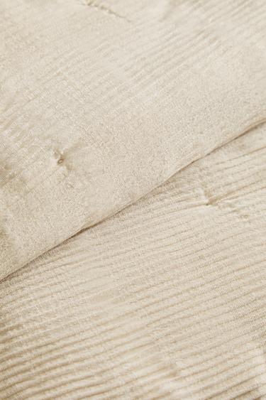 GATHERED COTTON QUILT - Light beige by Zara