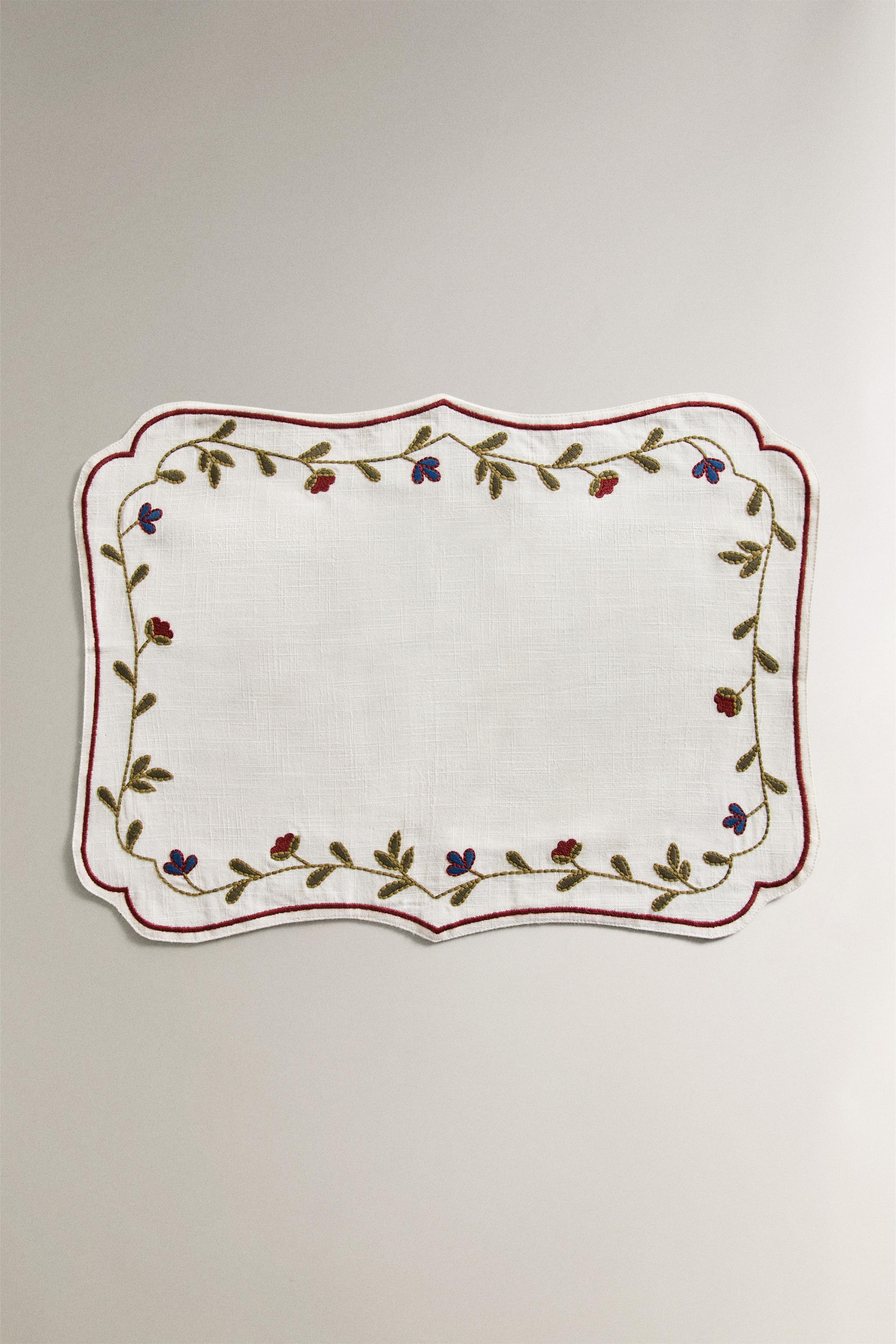 SET DE TABLE BRODÉ FLEURS
