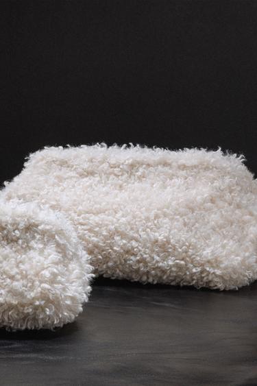 TROUSSE DE TOILETTE IMITATION FOURRURE MOYENNE - Blanc écru de Zara - Image 6