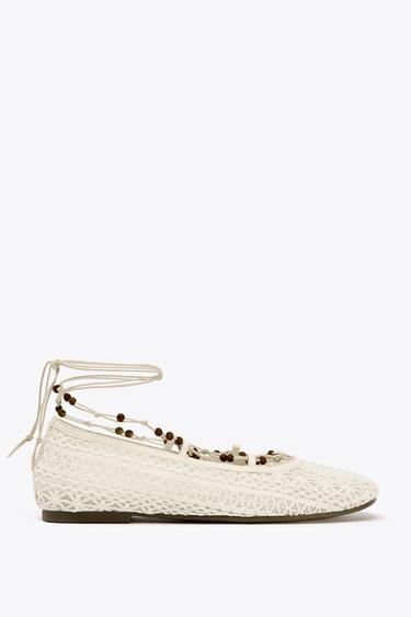 SAPATILHA DE TECIDO EM CROCHÊ COM MIÇANGAS - Branco-cru da Zara