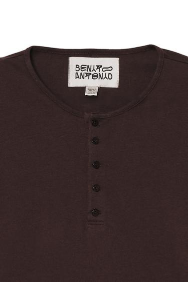 T-SHIRT REGULAR FIT COL TUNISIEN - Marron de Zara - Image 4