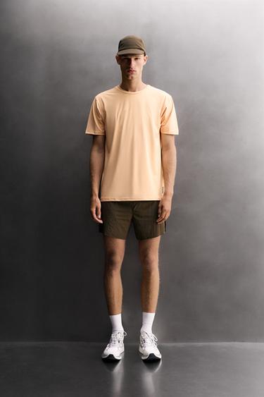 T-SHIRT TECHNIQUE BASIQUE - Orange de Zara