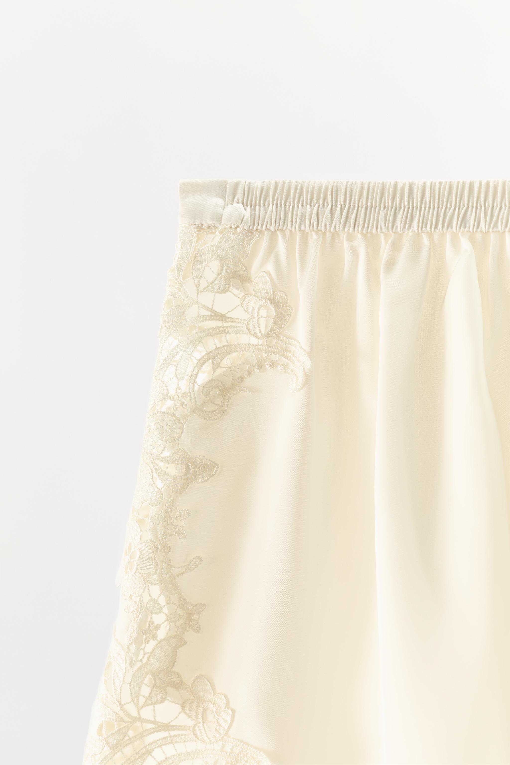 SATIN LACE SHORTS