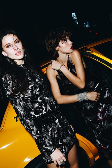 VESTIDO TERCIOPELO BORDADO - Negro / Arena de Zara