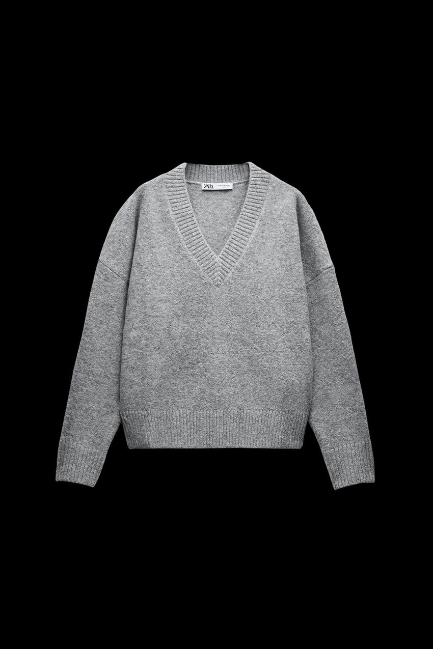 SOFT KNIT SWEATER