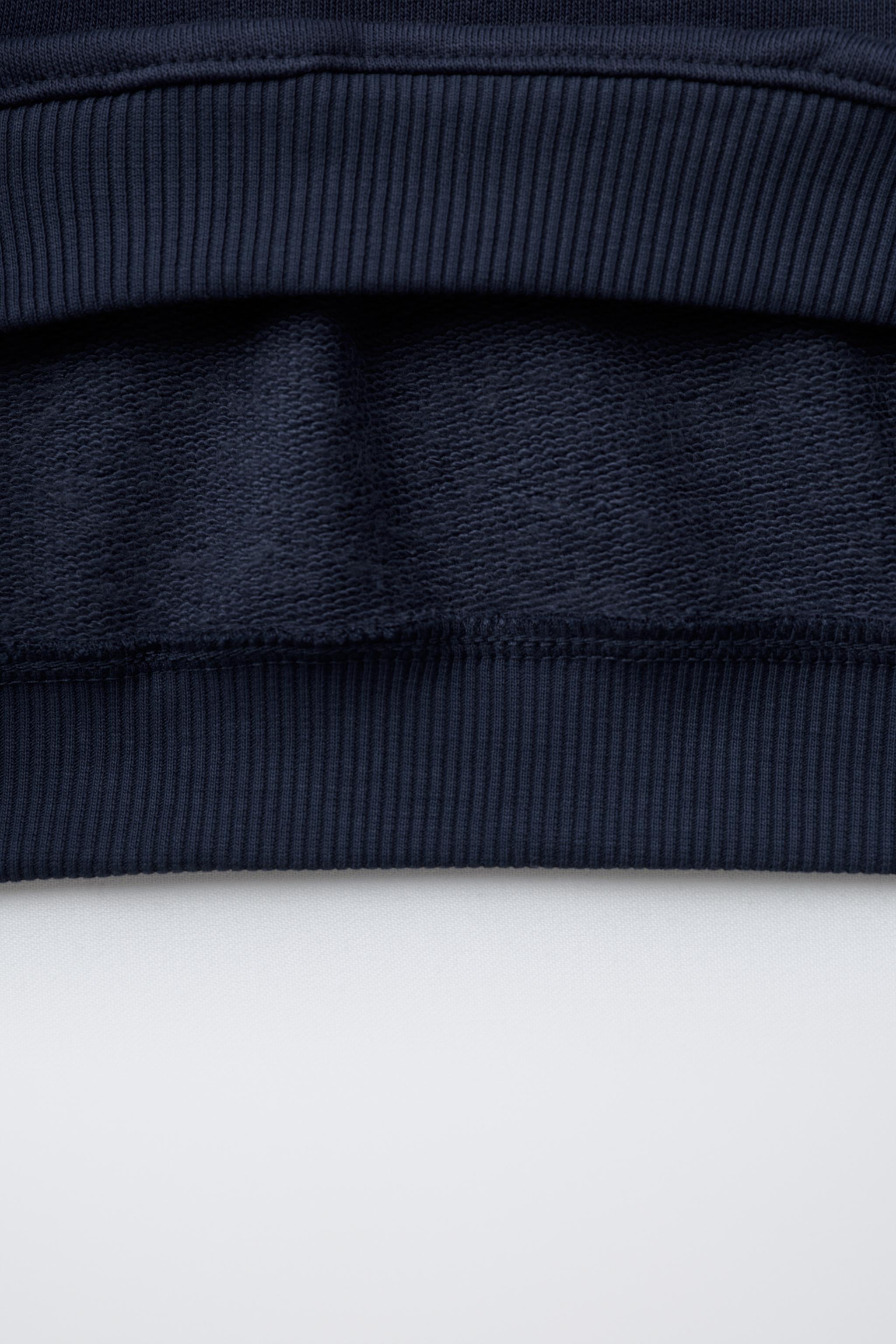 SWEAT BASIQUE À INSCRIPTION