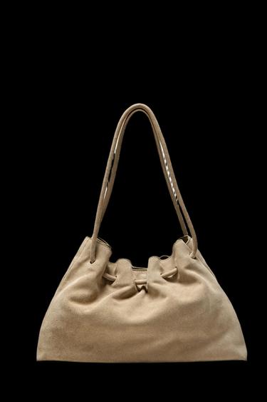 Bolso fruncido piel serraje - 299 de Zara - Imagen 0