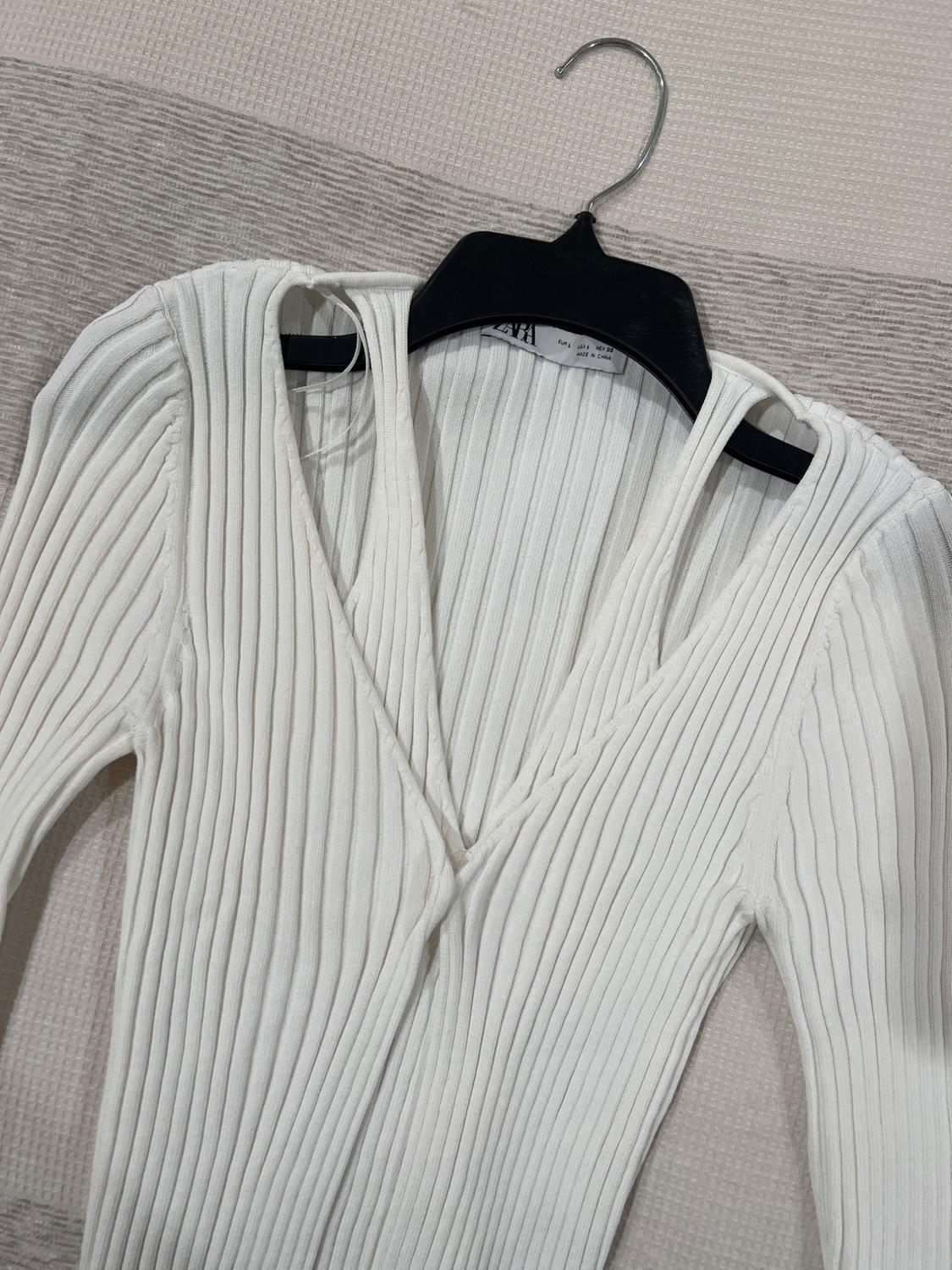 RIBBED KNIT TOP