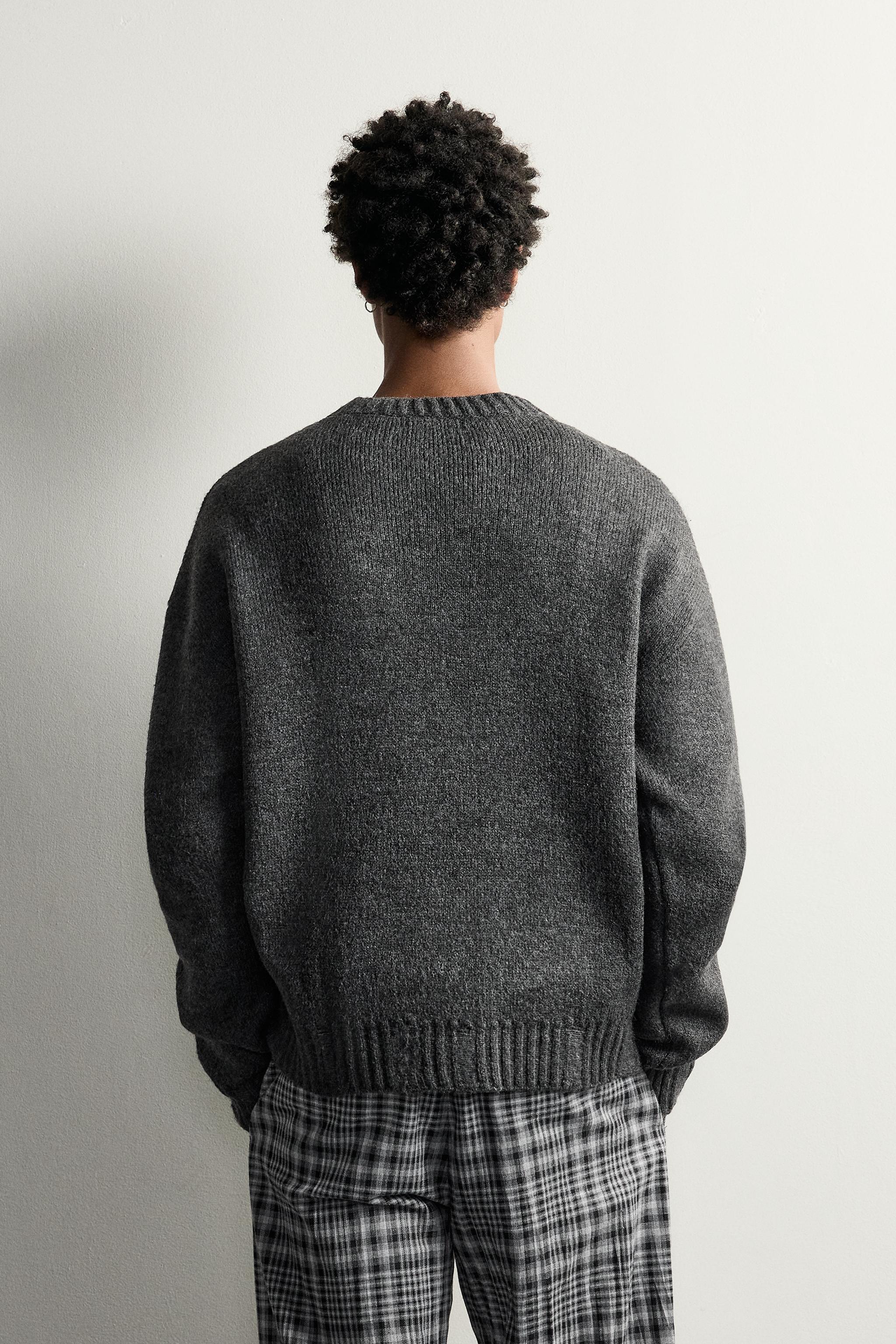 PULL COUPE DÉCONTRACTÉE FINITIONS AJOURÉES