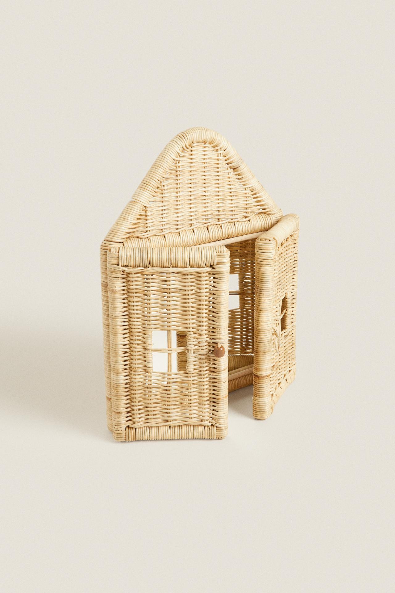 KIDS'’ RATTAN HOUSE WALL MIRROR — Light beige