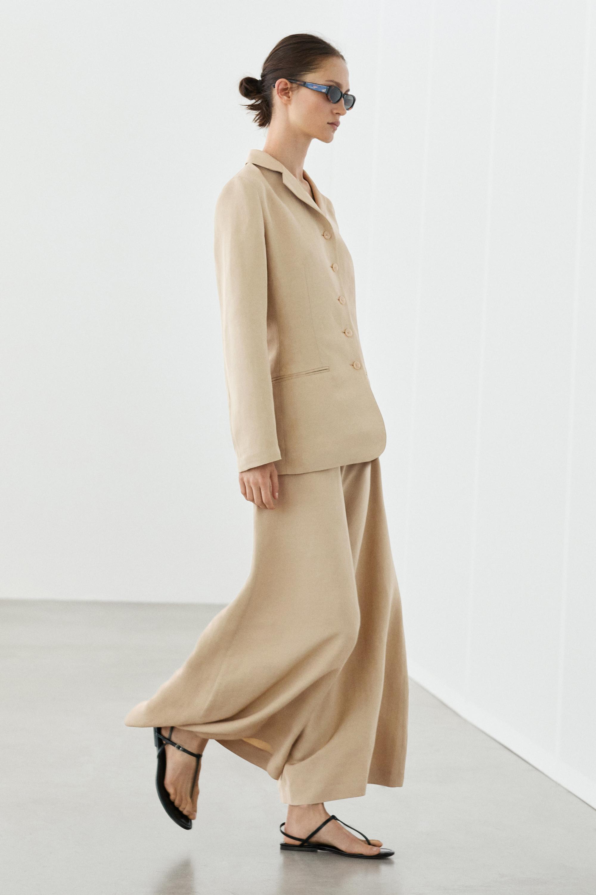 Wide-leg voluminous trousers