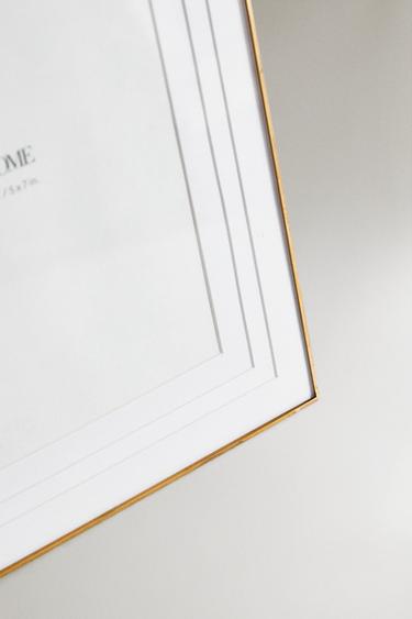 CADRE PHOTO MÉTAL FIN - Doré de Zara - Image 1