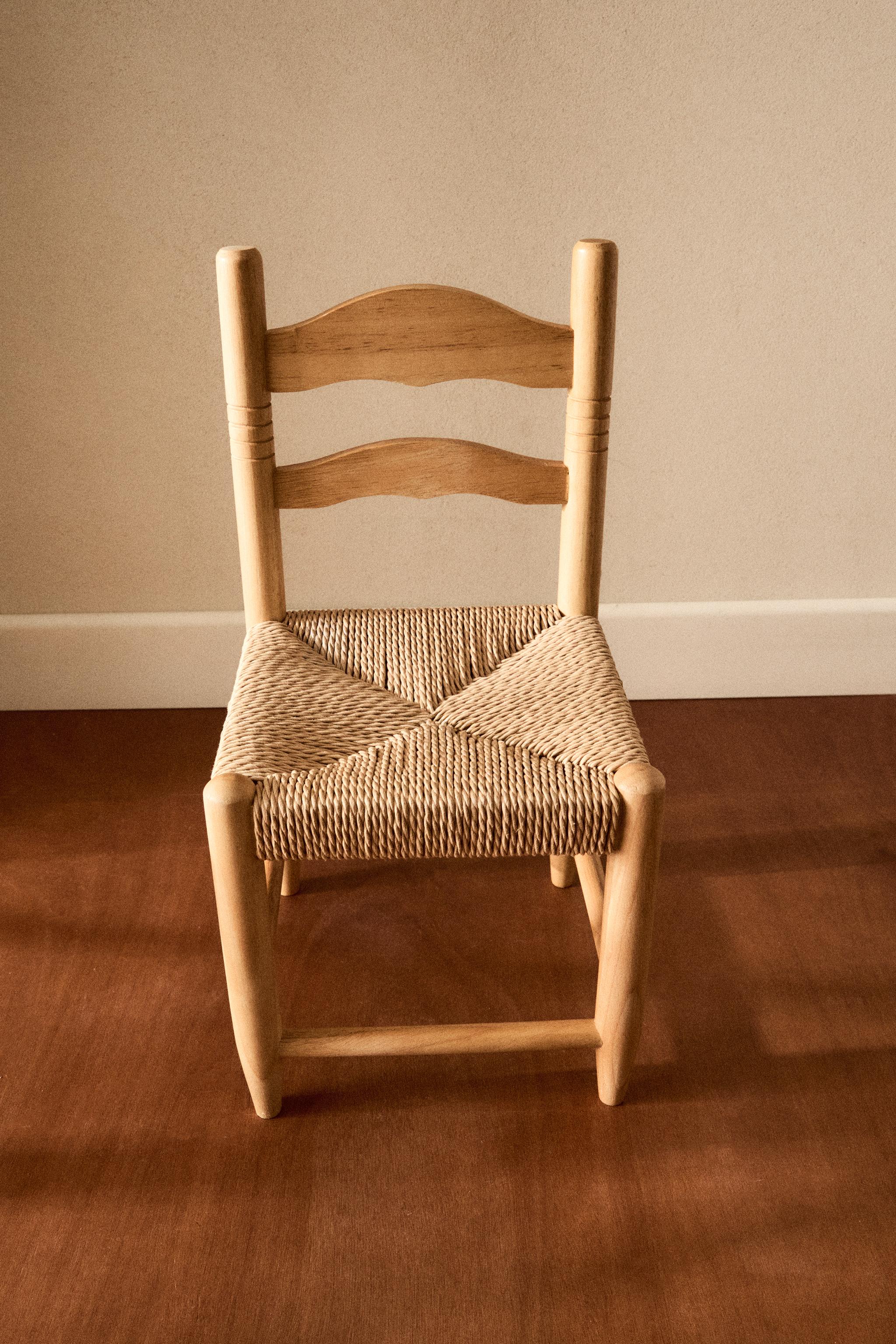 CHILDREN’S WOODEN CHAIR