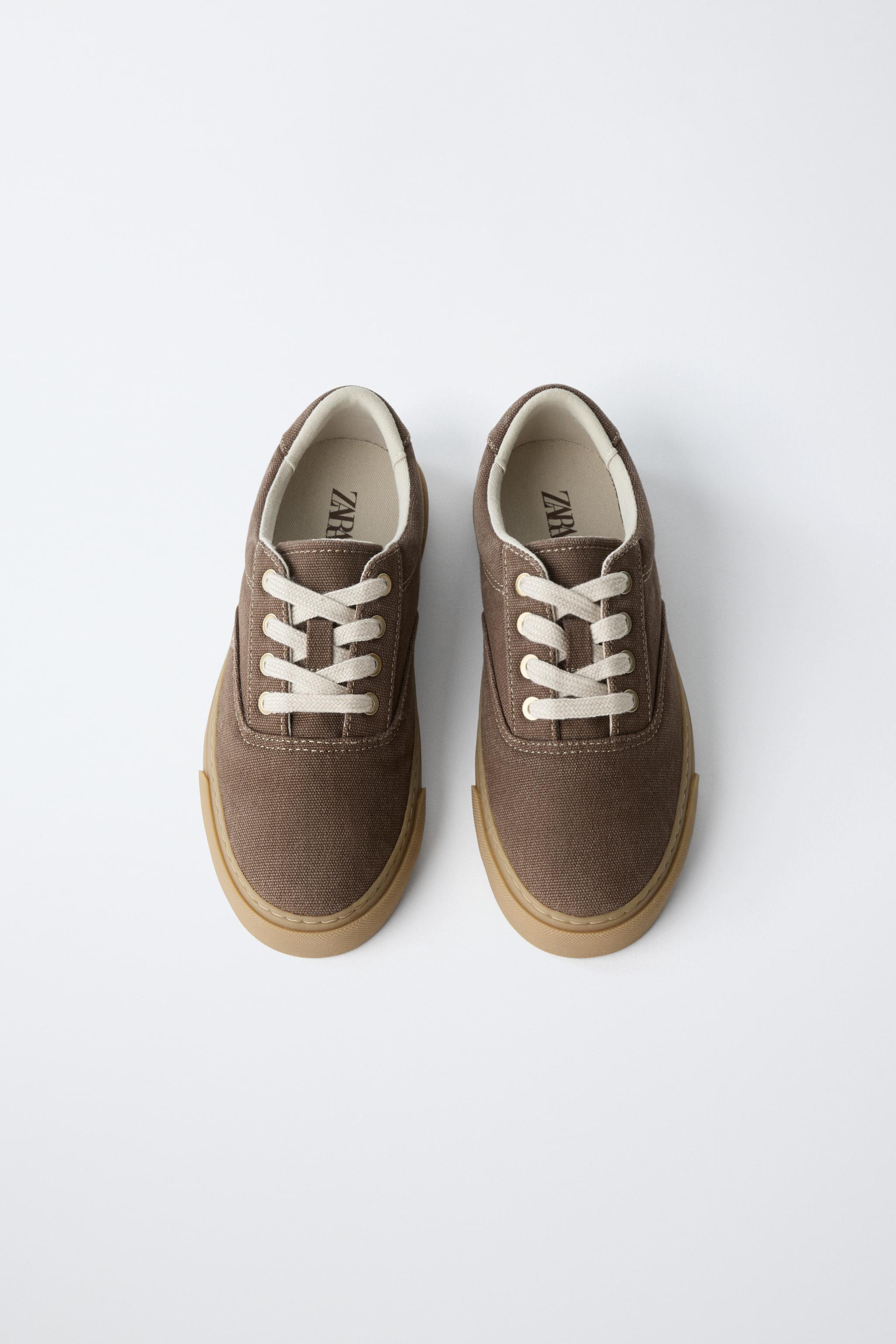 LACE-UP SNEAKERS
