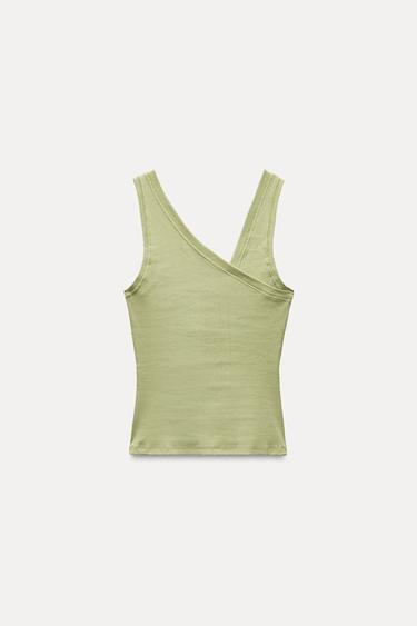 CAMISETA ESCOTE ASIMÉTRICA - Verde agua de Zara