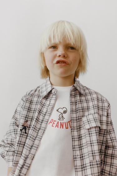 CAMISETA BORDADO SNOOPY PEANUTS™ - Crudo de Zara