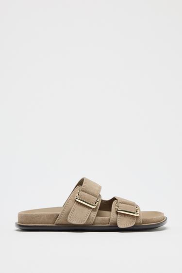 FLADE SANDALER I SPALTLÆDER MED REMME - Sandfarvet fra Zara