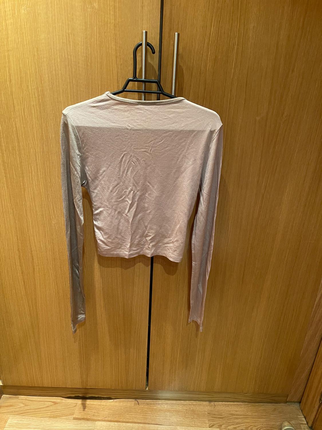 TOP CROPPED DEPORTIVO ELÁSTICO. - Image 2