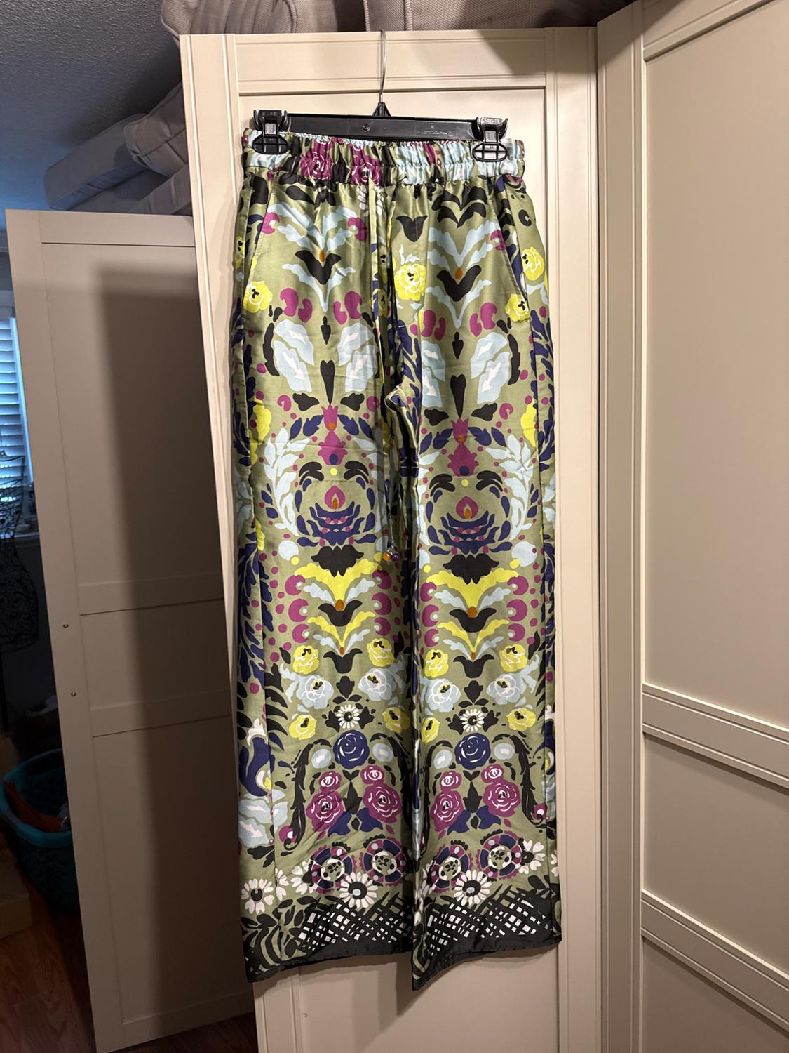 PANTS, AND SILKY MATERIAL - Image 2