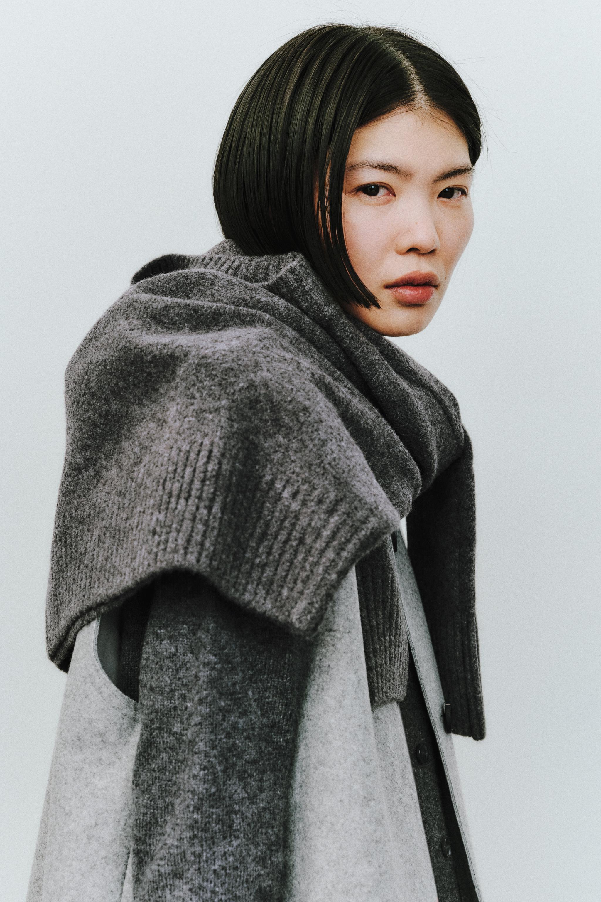 ZARA ブークレ ロングベスト グレー M テクスチャー Vネック ボタン ZARA ブークレ ロングベスト グレー M テクスチャー Vネック