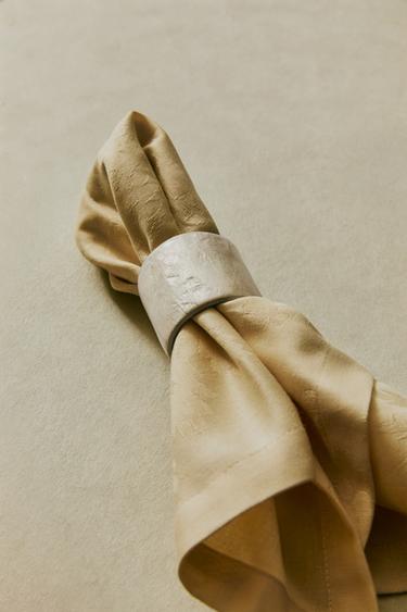 PACK OF SHELL NAPKIN RINGS (PACK OF 4) - Light beige by Zara