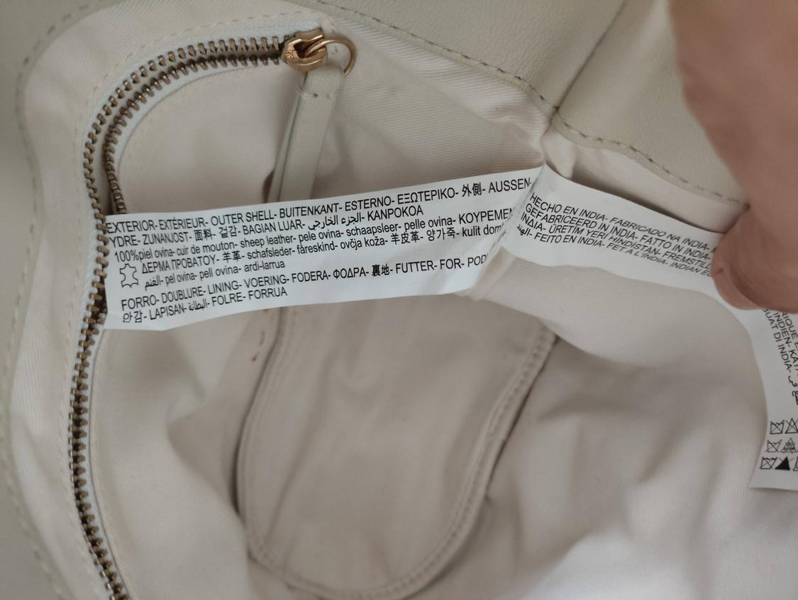 MINI LEATHER BUCKET BAG WITH COINS - Image 8