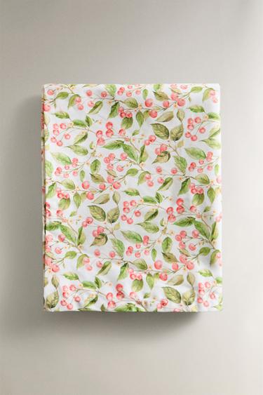 チェリー柄プリント 樹脂加工 テーブルクロスグリーンZaraのチェリー柄プリント 樹脂加工 テーブルクロス - グリーン