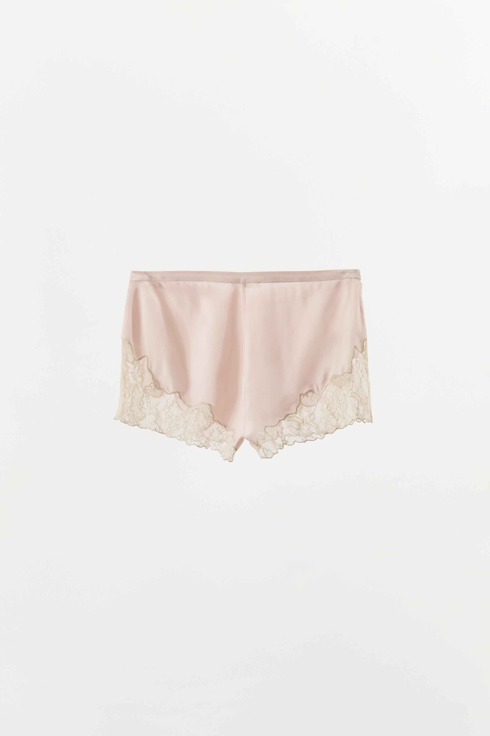 SHORT SATINÉ BRODERIES ET DENTELLE