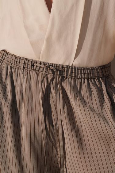 PANTALON BALLON À RAYURES EN VISCOSE ET CUPRO - rayures de Zara - Image 4