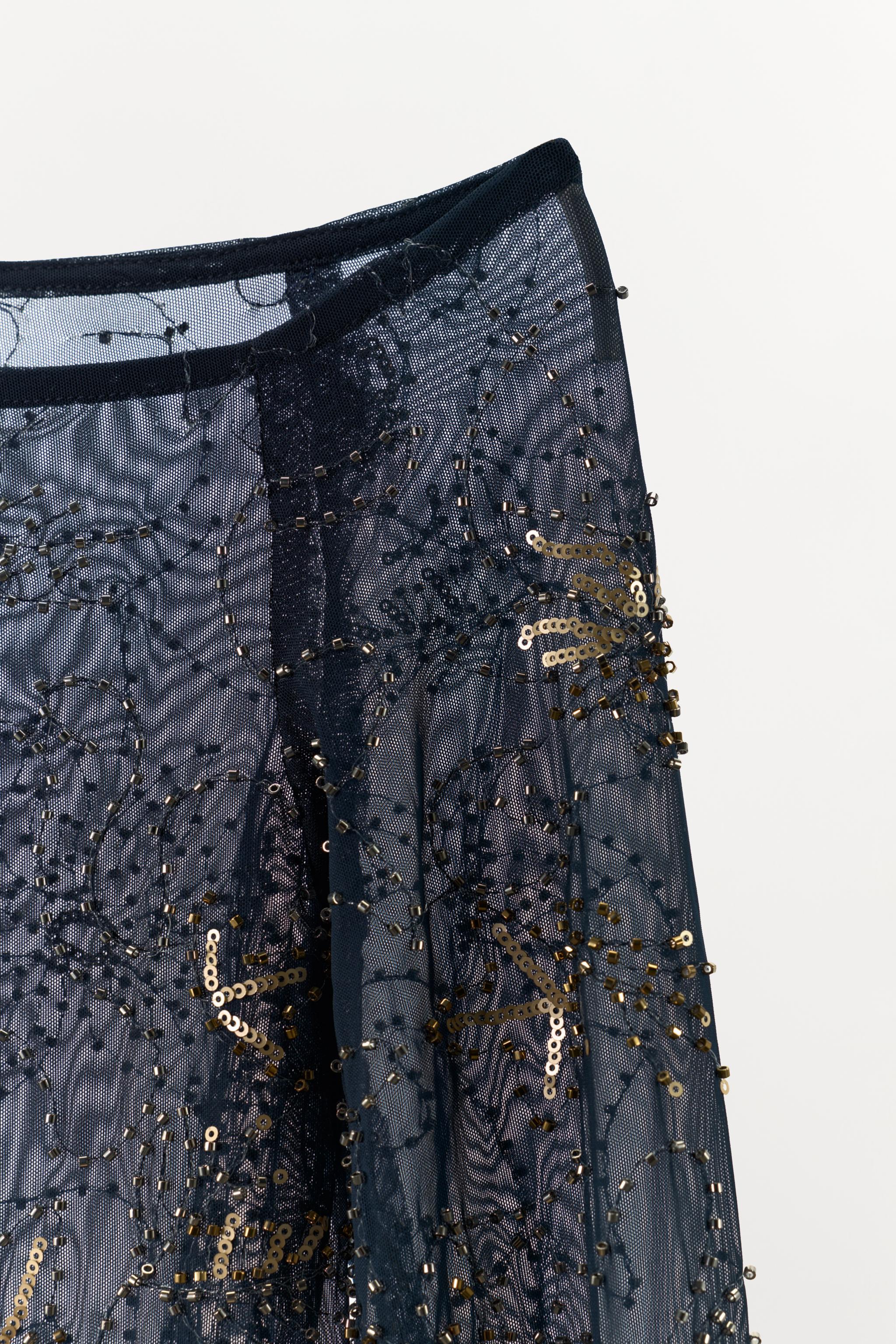 TOP EN TUL DRAPÉ BRODÉ AVEC FANTAISIE