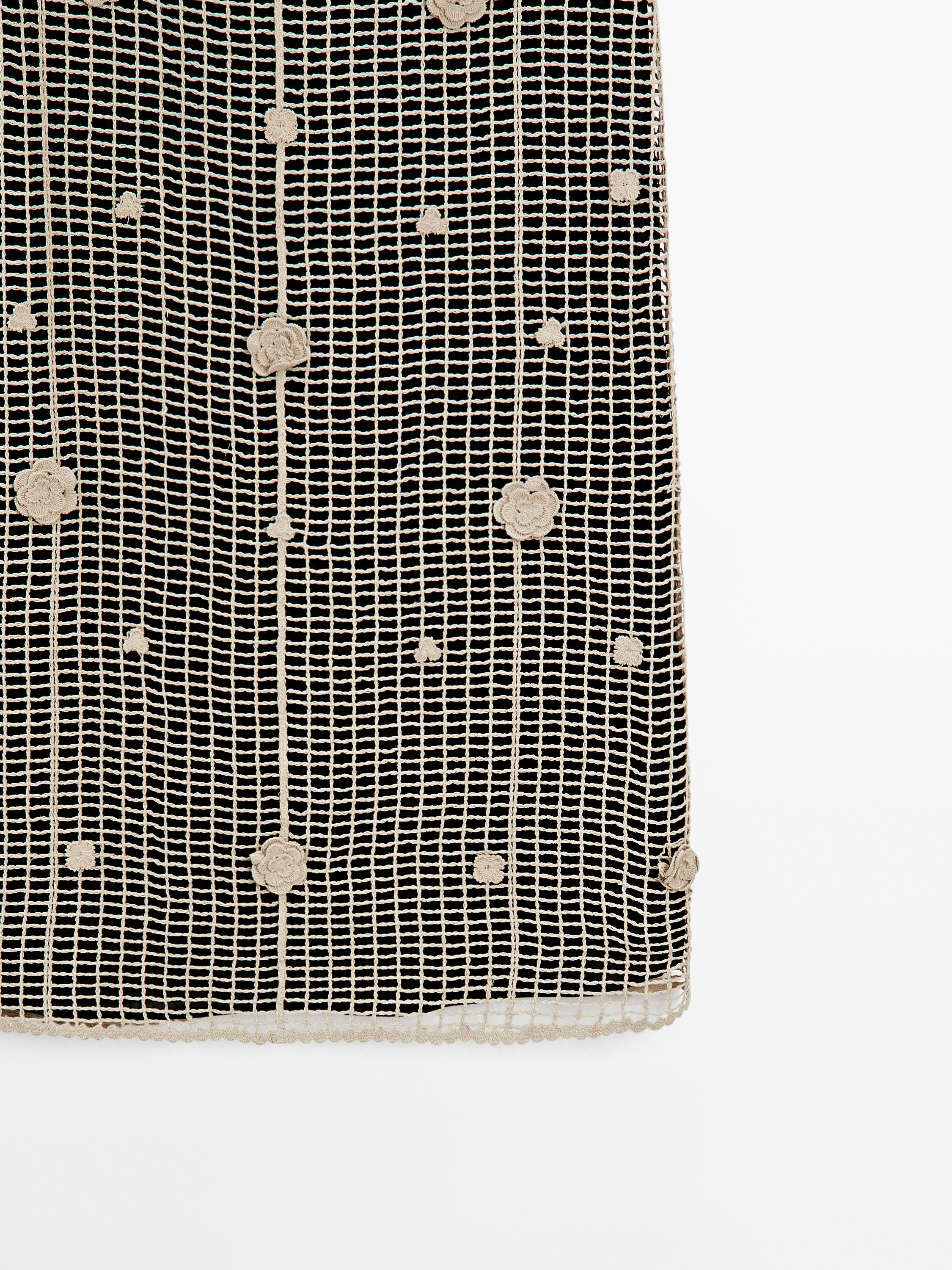 Jupe midi avec broderies florales